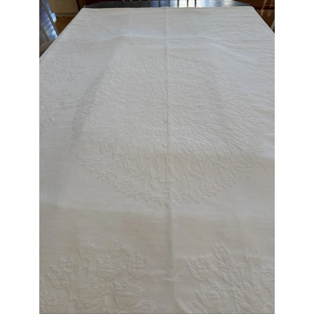 Stunning vintage Cloth tablecloth embossed With Tulips No Stains 6ft X 6ft‎
